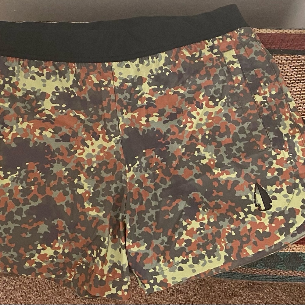 Woman’s tachuntfish Flecktarn shorts